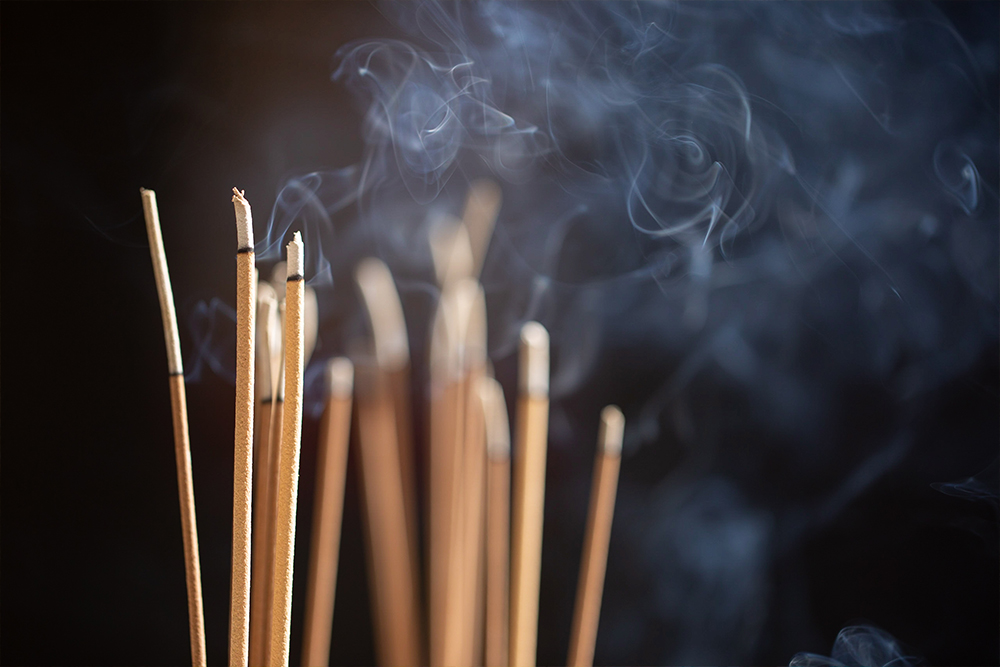 參加中元法會，供品通常需要自己處理嗎？